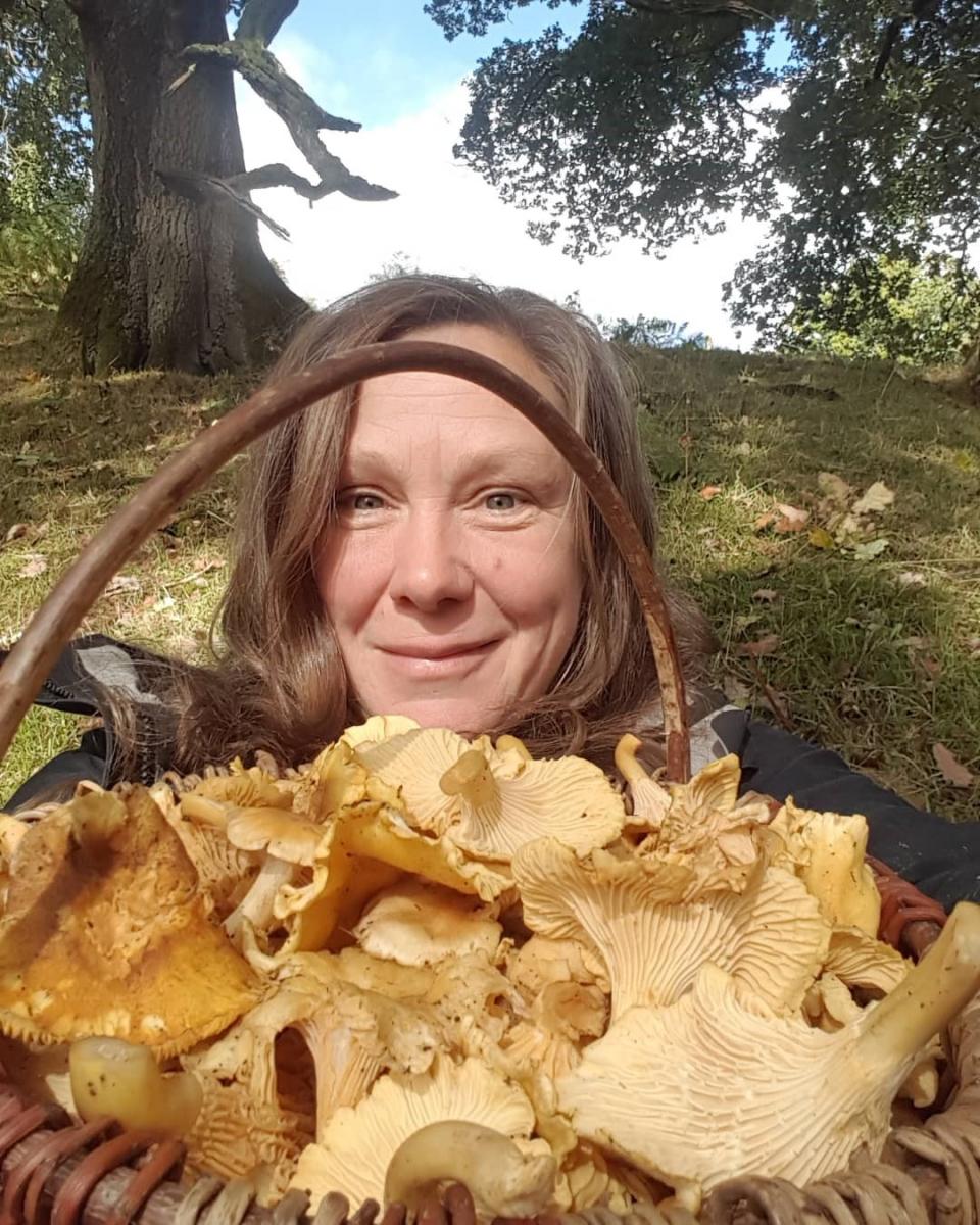 Foraging with Nicola Burgess Foraging with Nicola Burgess