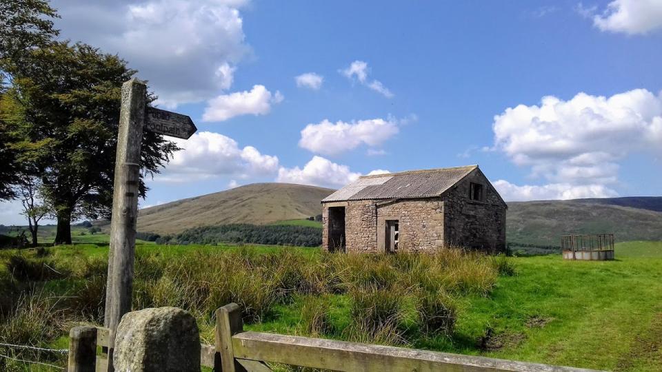 Barn near Chipping
