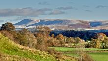 Pendle Hill from the Rubble Way near Dinckley © John Toms