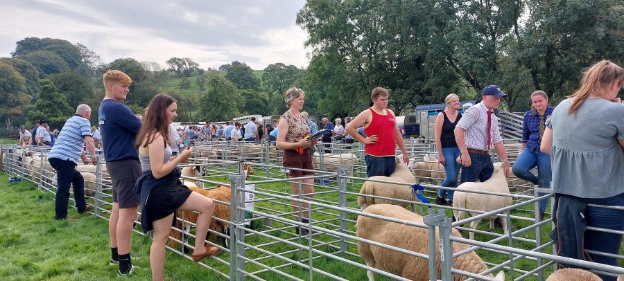 People enjoy hodder valley show